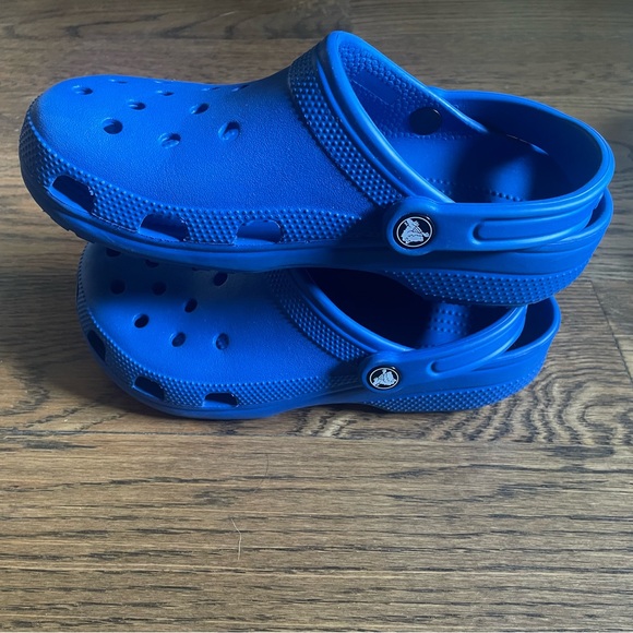 EUC Blue Crocs - Size Kids 6 - Picture 6 of 6